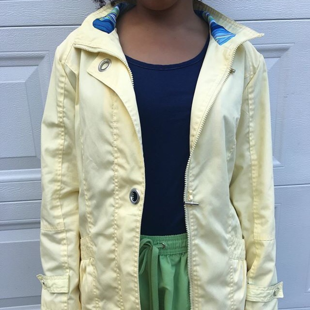 pastel YELLOW 💛 raincoat/jacket